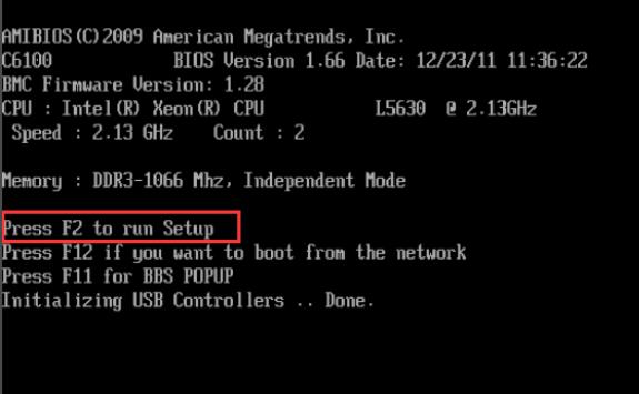 在开机到下图界面时按F2进入BIOS